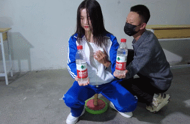 【樱束原创】《犯错女学生》新人18岁在校生芳芳初尝绳艺玩具老师教训不听话