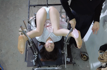 【樱束原创】《十号人体试药》今天由第十号试验者进行新研制的痒痒油试验并