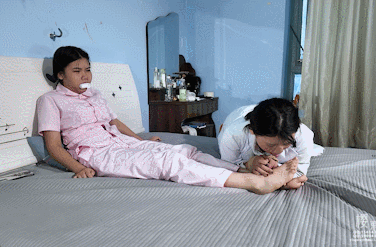 【樱束原创】《医护关系》女同医生以升职加薪为诱让护士同意供她玩弄！叫护